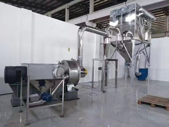 300目玻璃陶瓷用鋰輝石粉磨粉用什么機(jī)器？